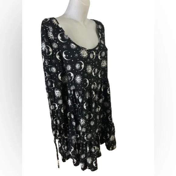 Hot Topic Black & White Celestial Long-Sleeve Empire Waist Juniors Mini Dress - Picture 7 of 10